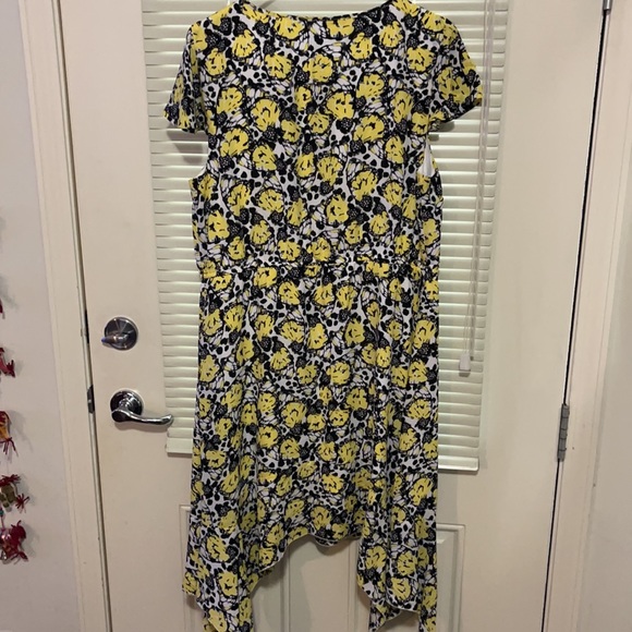 ☀️ Kensie Handkerchief Keyhole Floral Sundress - Picture 2 of 12